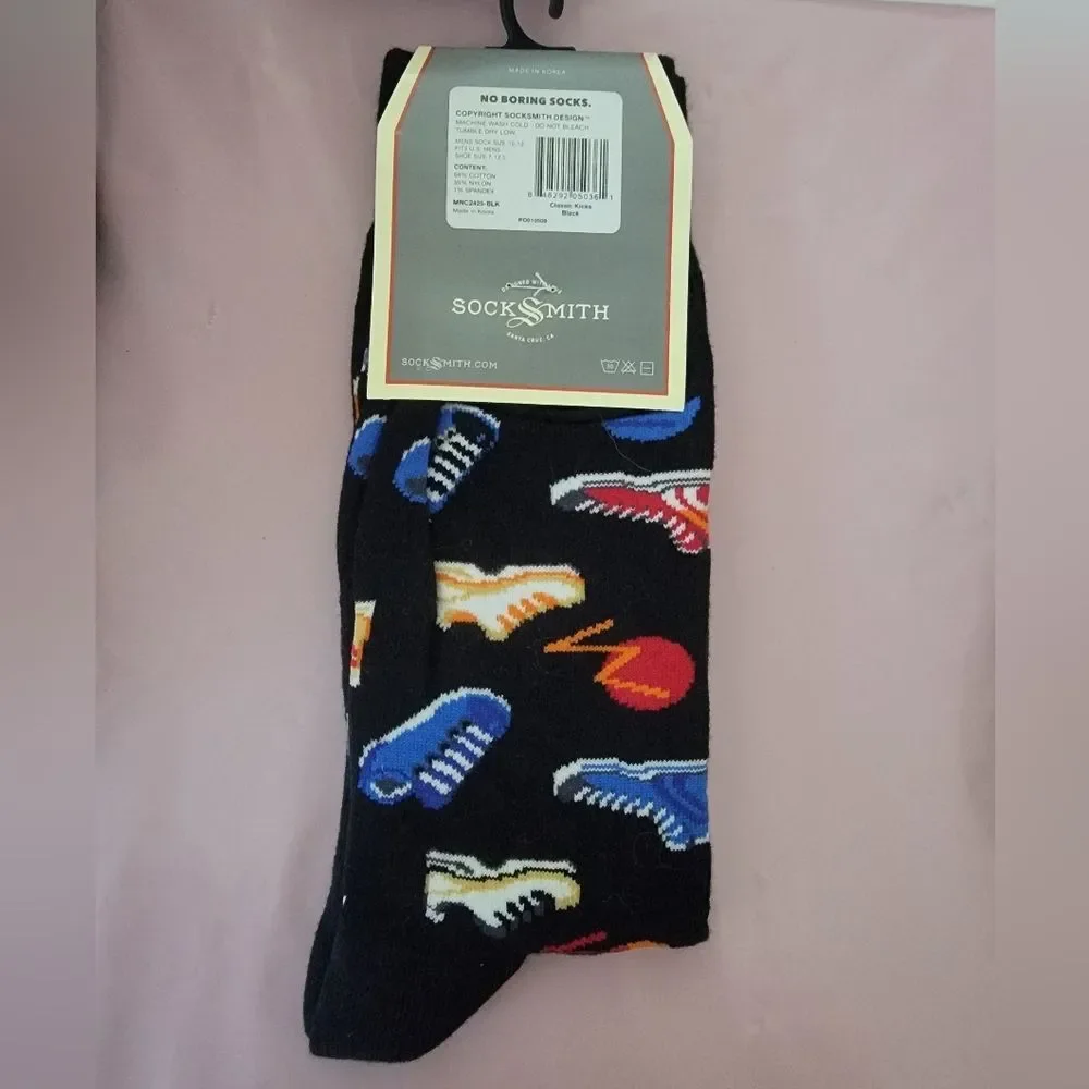Sneakers Graphic 🫏 Crew Socks - Black with Multicolor